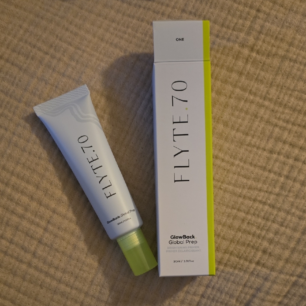 GlowBack Global Prep Primer - White and Green